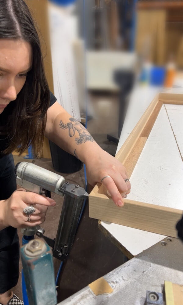 Eloise stretching canvas Eloise stretching canvas