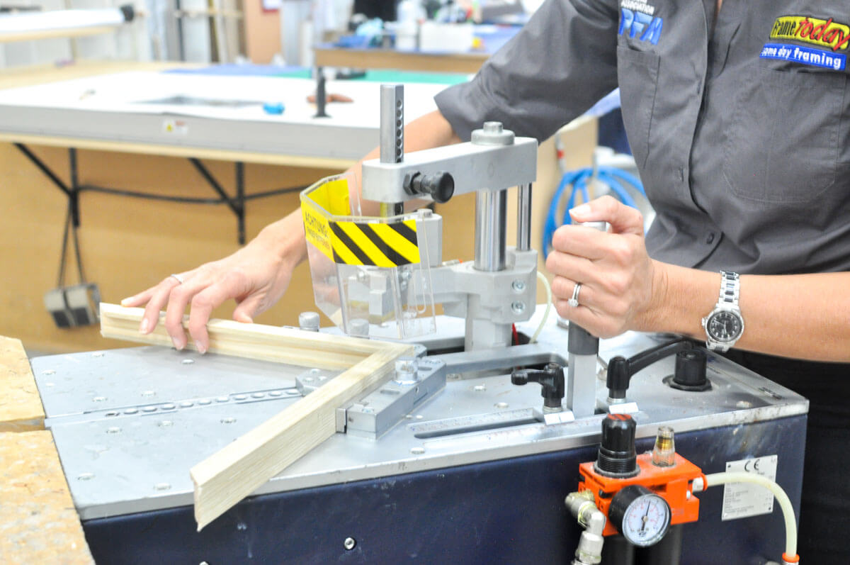 accredited trained and qualified picture framers