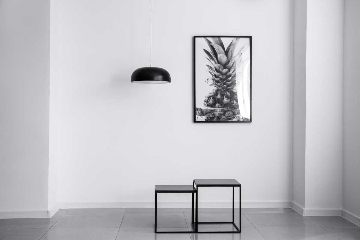 Picture frame with good ventilation